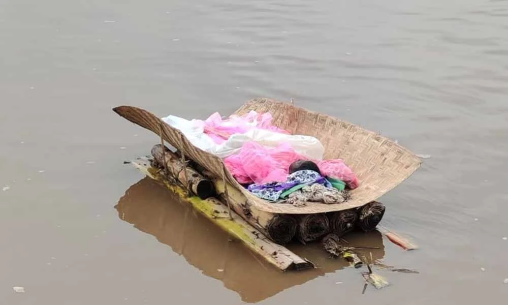 কুড়িগ্রামের নদীতে ভেসে এলো সাপে কাটা মরদেহ, সঙ্গে চিরকুট